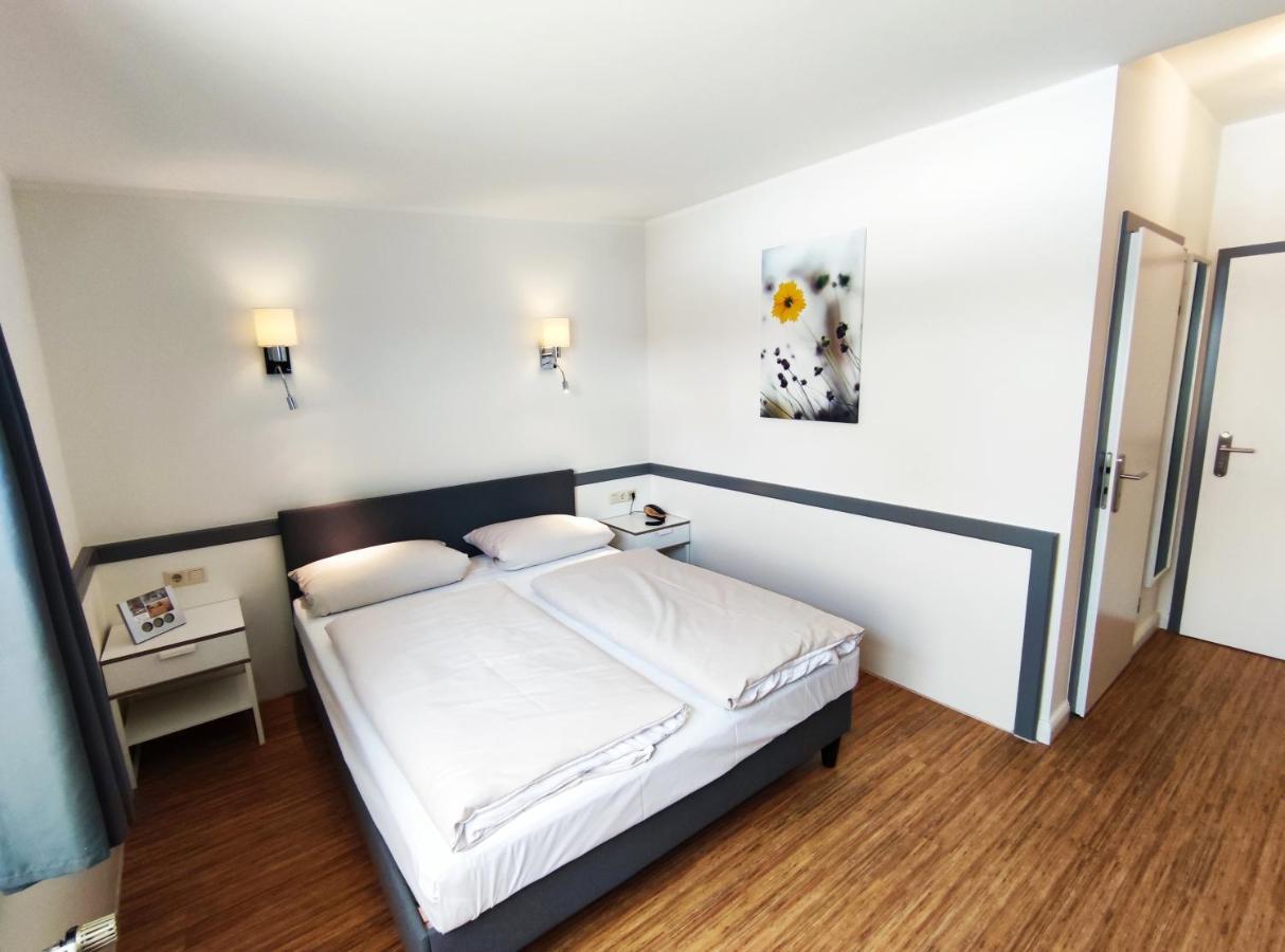 Schaefers Hotel, Self-Check-In, Cafe Und Baecker Am Hotel Вехта Екстериор снимка