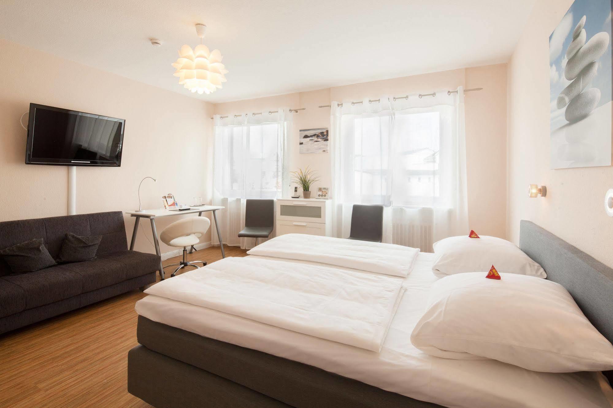 Schaefers Hotel, Self-Check-In, Cafe Und Baecker Am Hotel Вехта Екстериор снимка